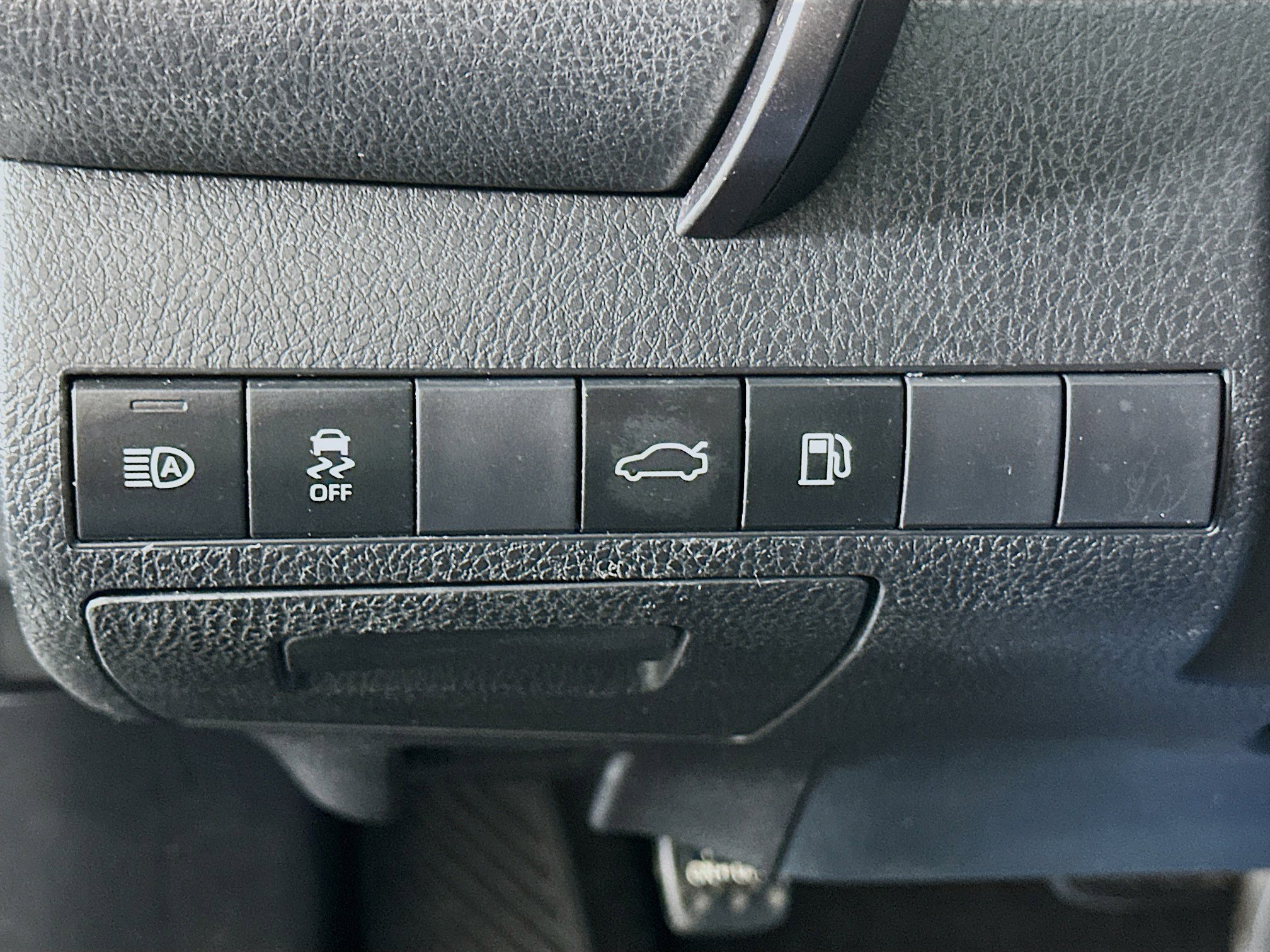 Used 2018 Toyota Camry LE image 16