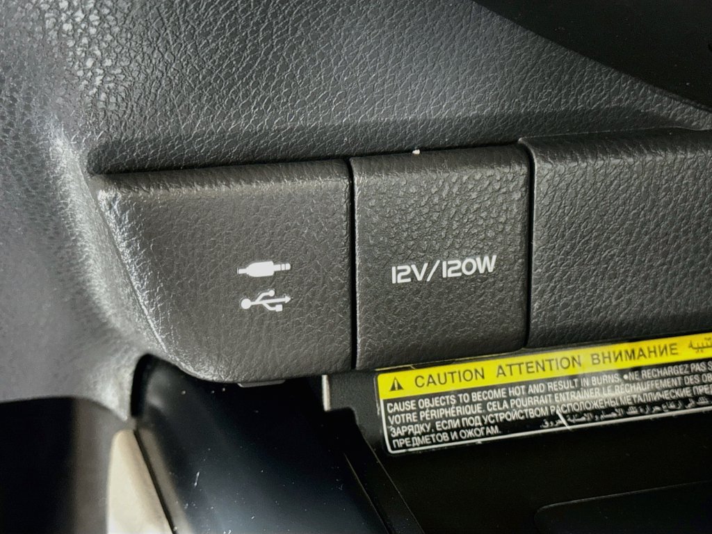 Used 2019 Toyota Camry XLE FWD image 13