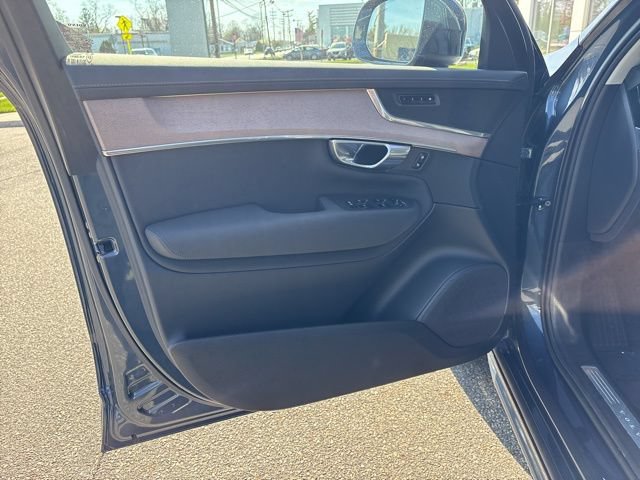 Used 2025 Volvo XC90 B6 Plus AWD/4WD image 17