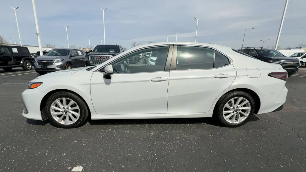 Used 2022 Toyota Camry LE FWD image 5