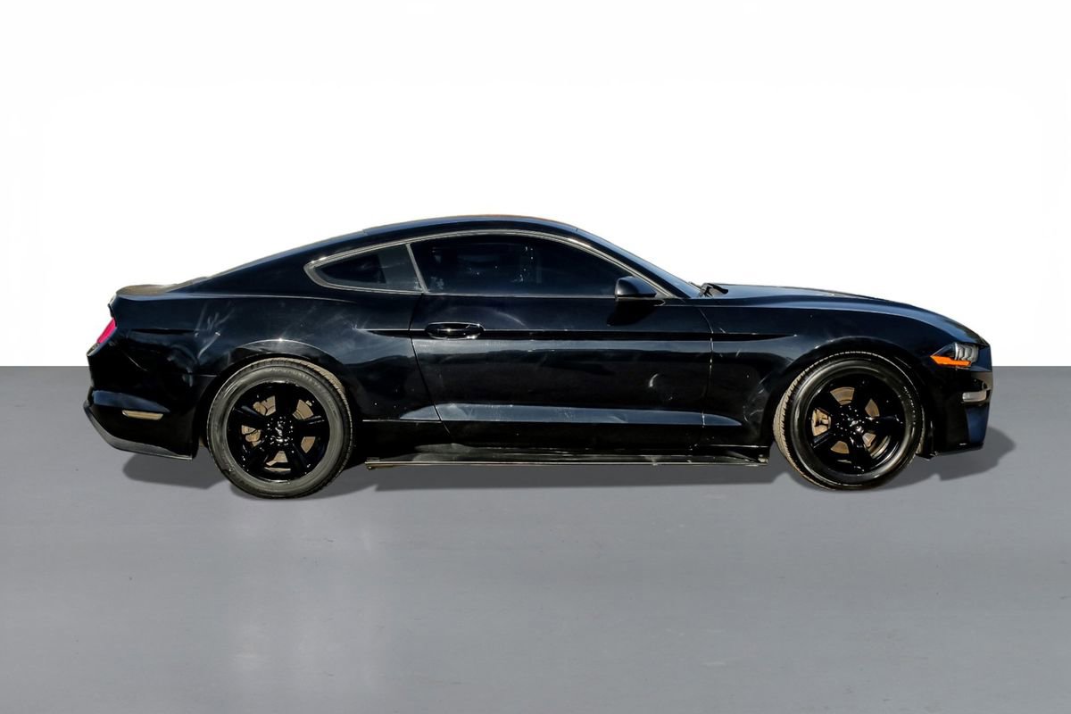 Used 2019 Ford Mustang Coupe image 5