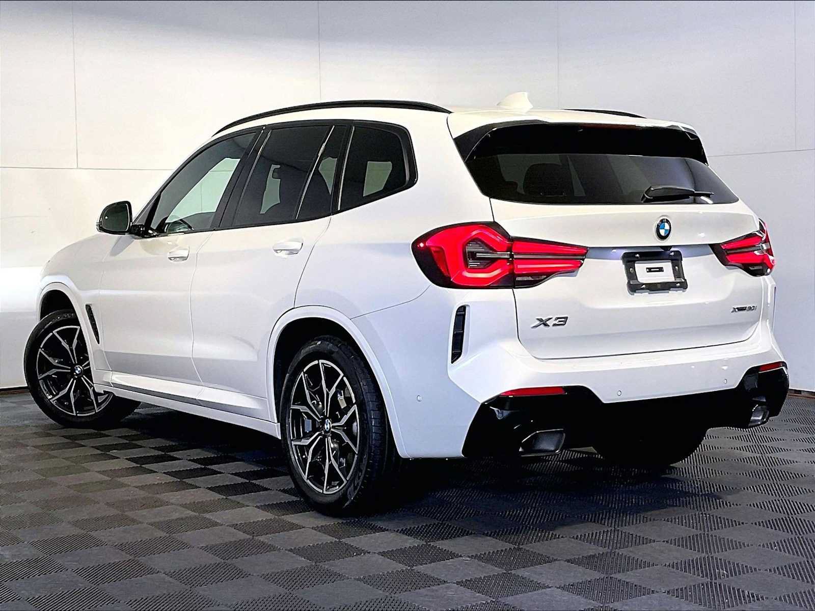 Used 2024 BMW X3 xDrive30i w/ Premium Package AWD/4WD image 3