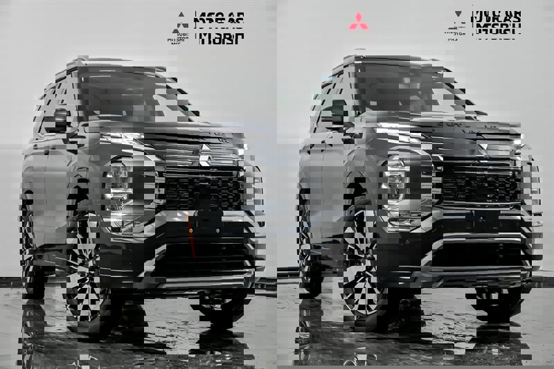 New 2026 Mitsubishi Outlander SEL image 1