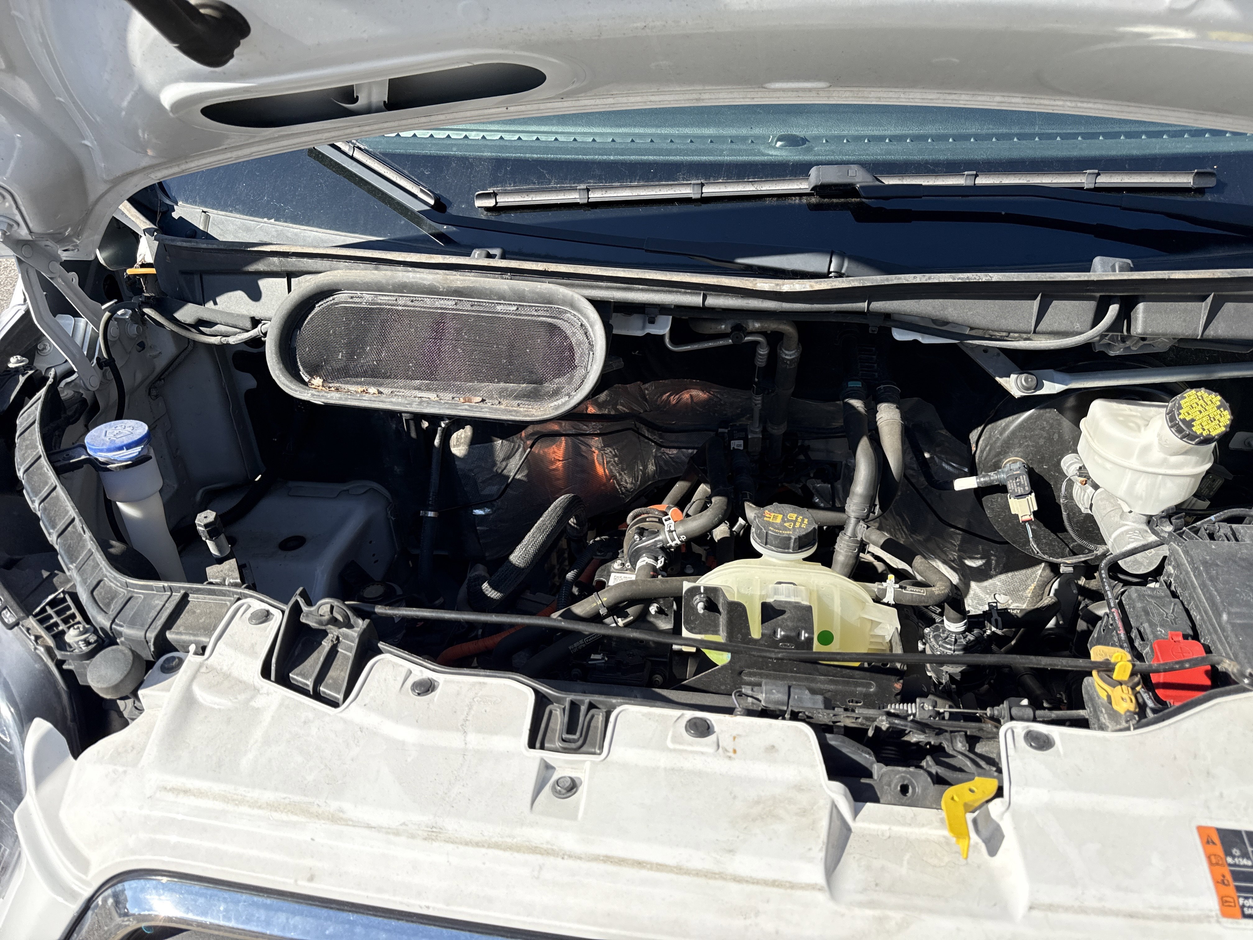 Used 2022 Ford E-Transit 148 High Roof Extended image 39