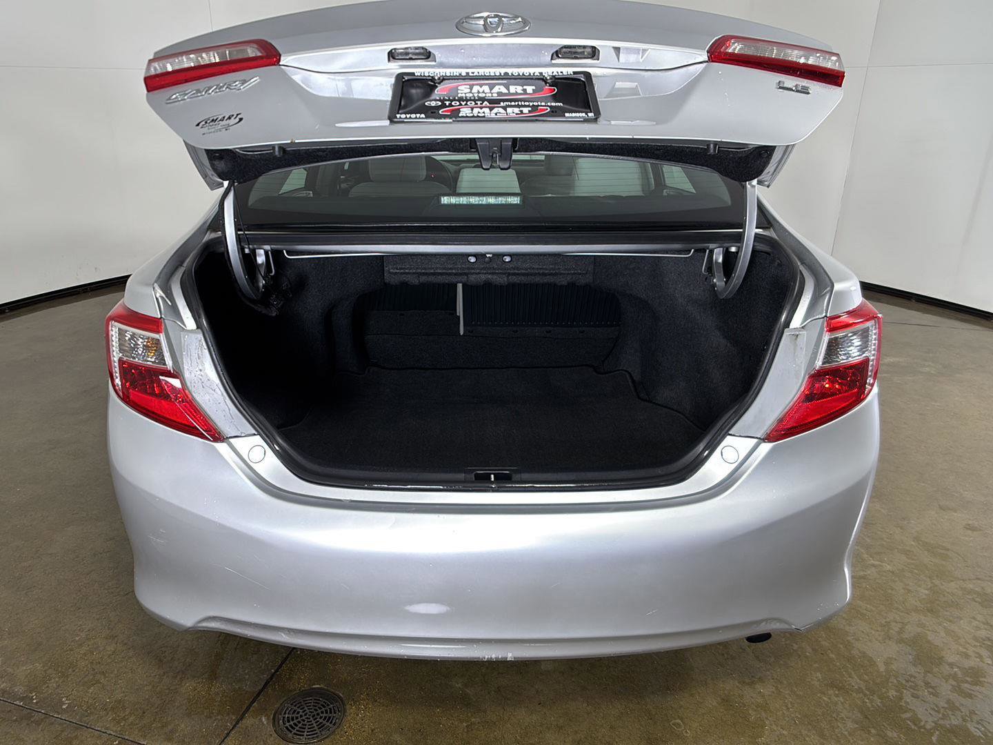 Used 2014 Toyota Camry LE FWD image 16