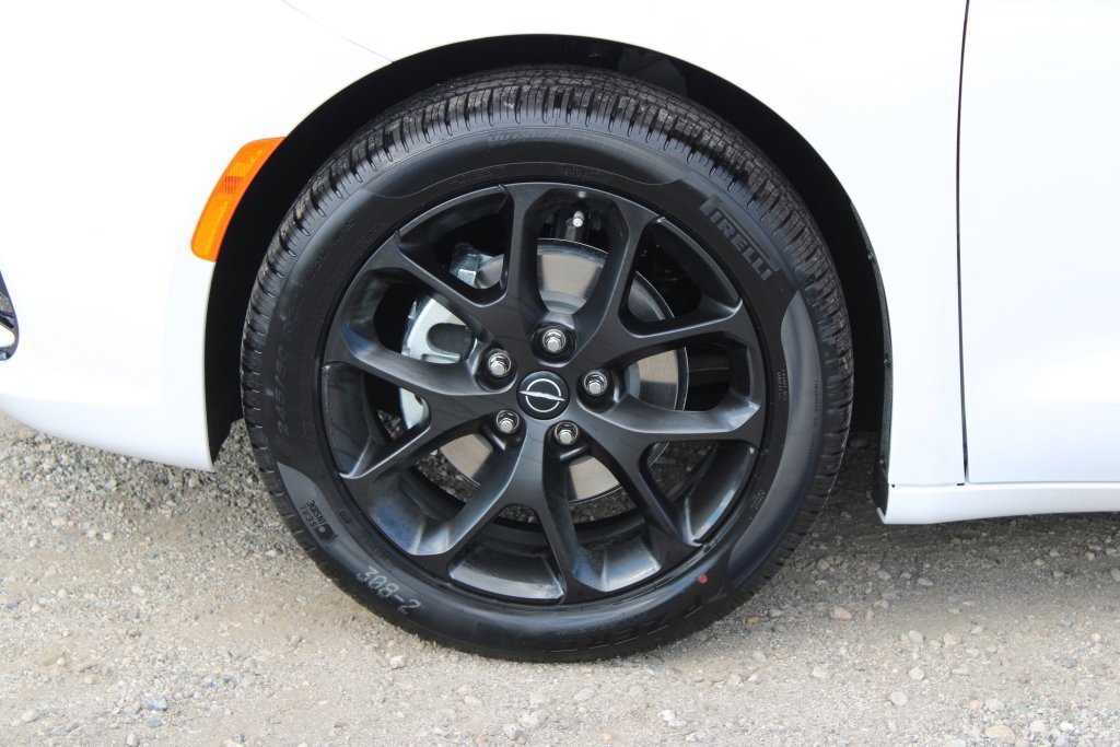 New 2026 Chrysler Pacifica Select w/ S Appearance Package image 8