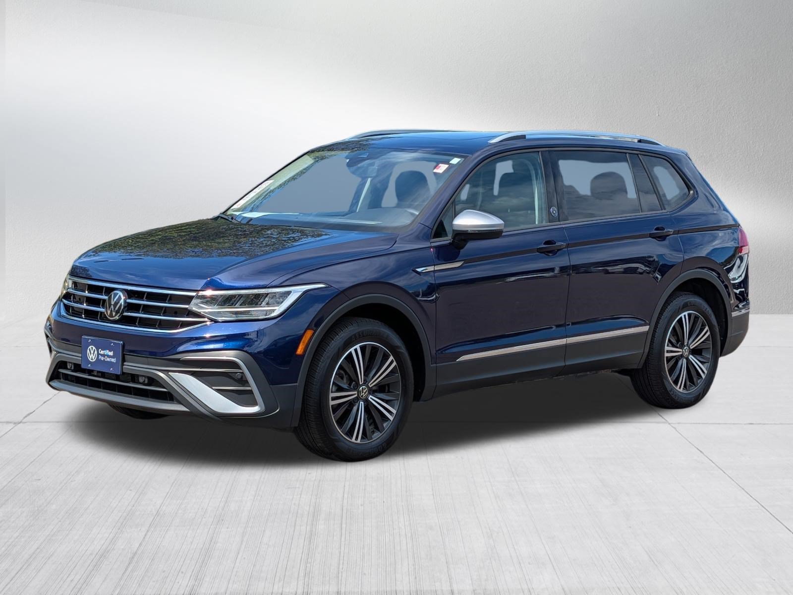 Certified 2024 Volkswagen Tiguan Wolfsburg Edition w/ Panoramic Sunroof Package AWD/4WD image 3