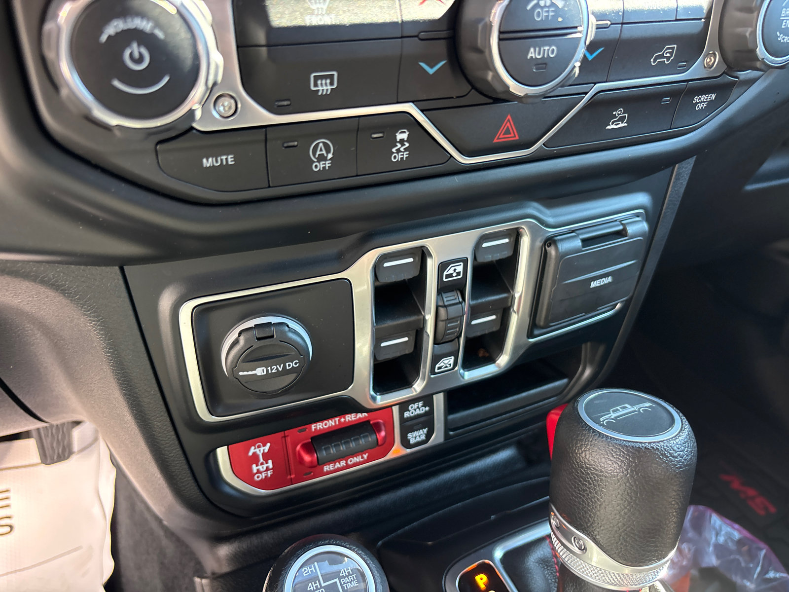 Used 2023 Jeep Gladiator Rubicon w/ LED Lighting Group AWD/4WD image 21