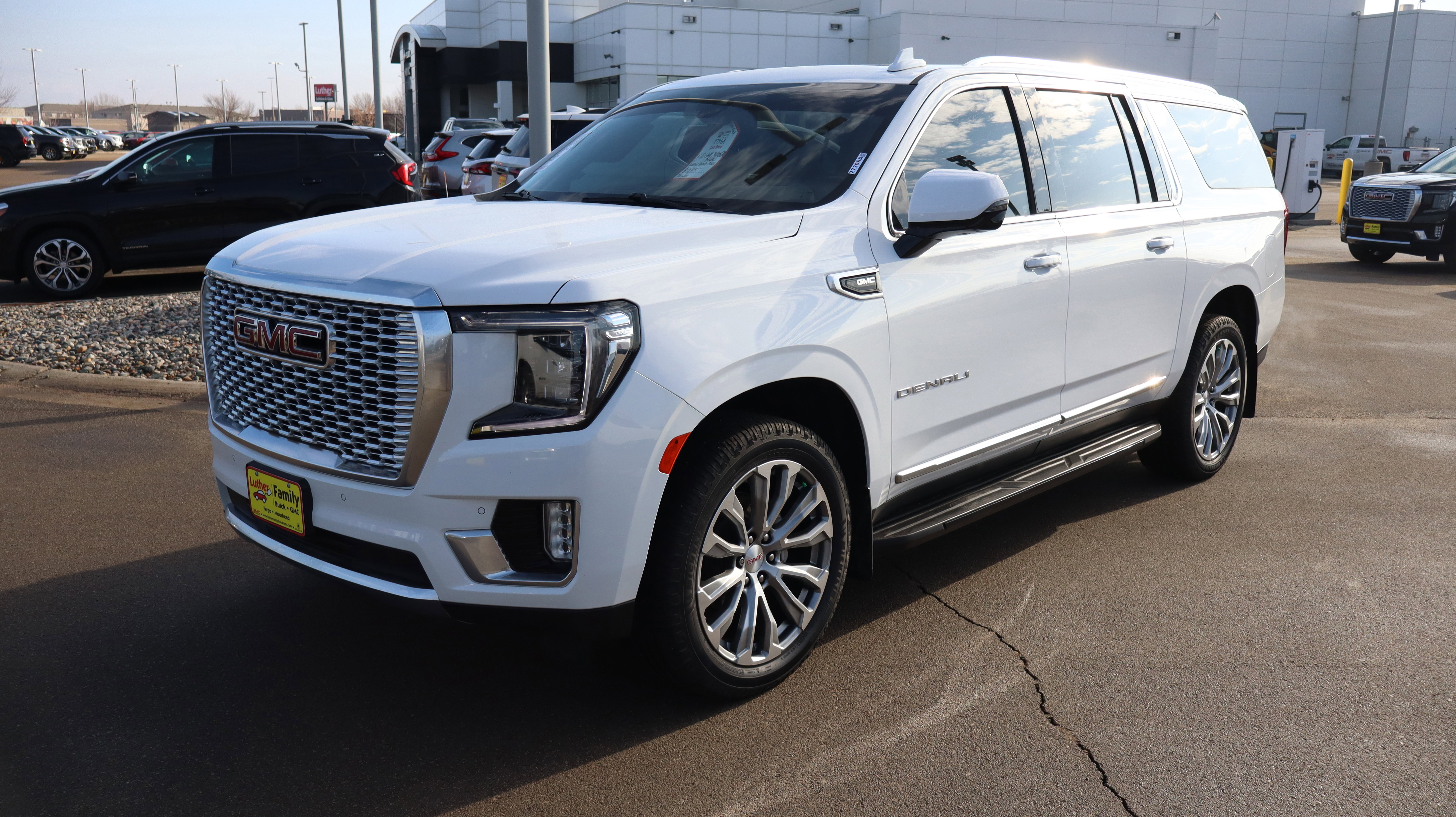 Certified 2022 GMC Yukon XL Denali image 3