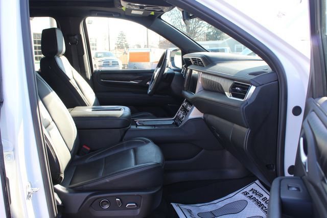 Used 2024 GMC Yukon XL Denali image 13