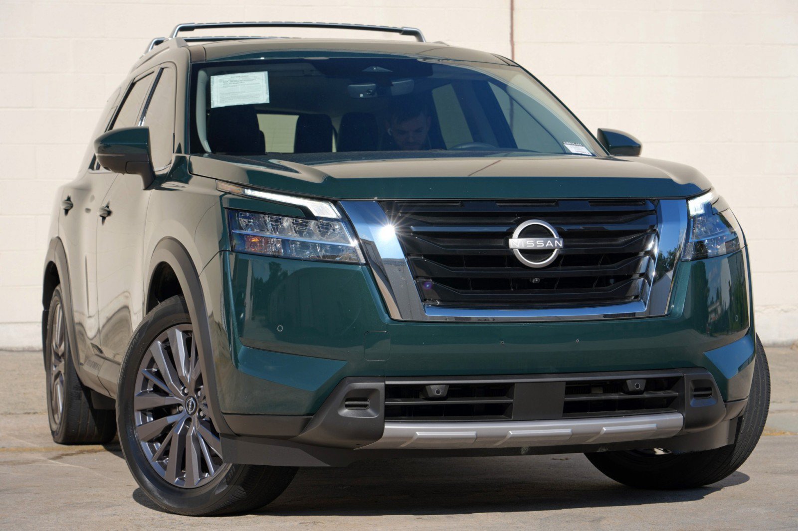 Used 2023 Nissan Pathfinder SL w/ SL Premium Package FWD image 2