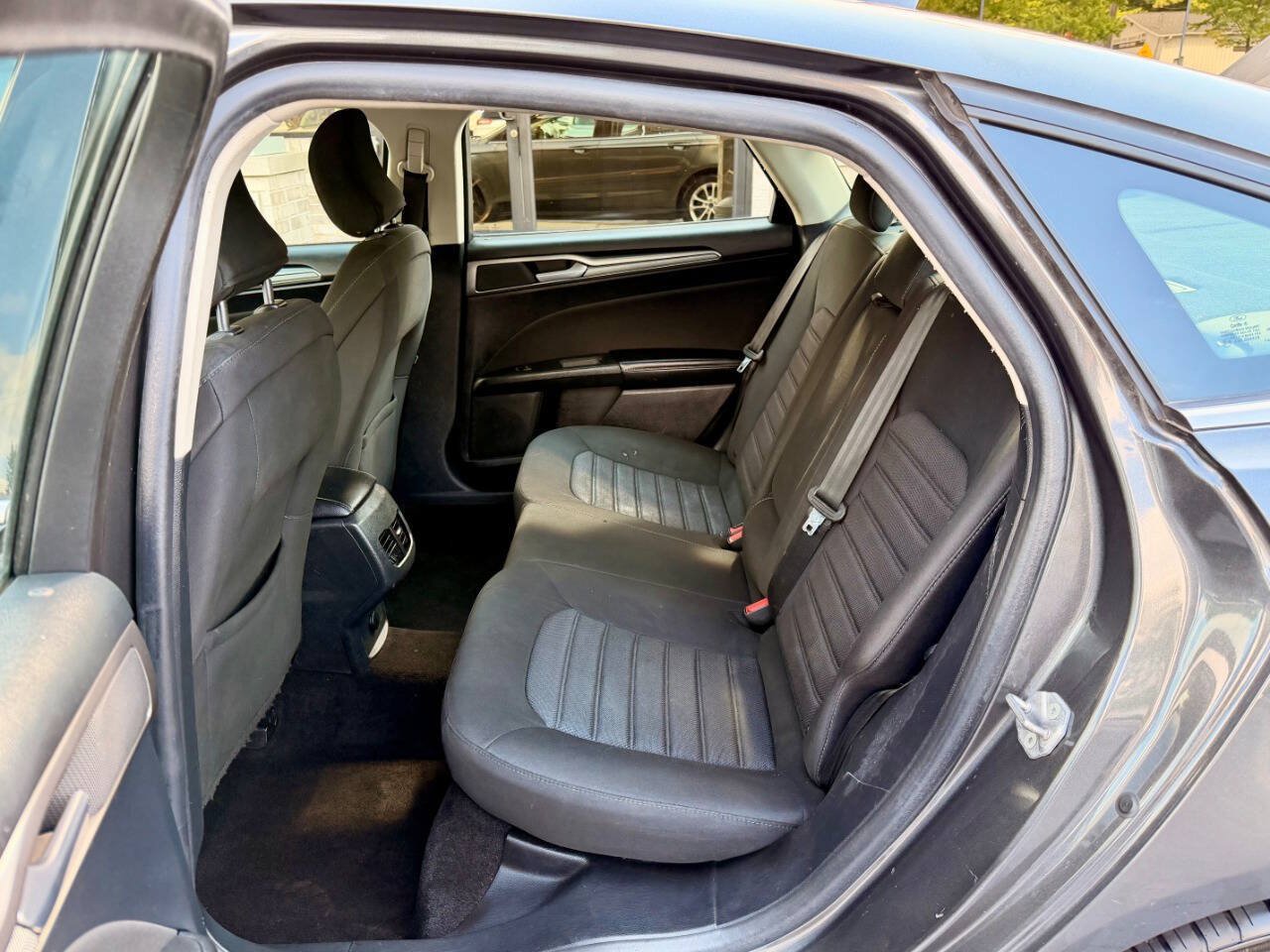 Used 2019 Ford Fusion SE FWD image 13