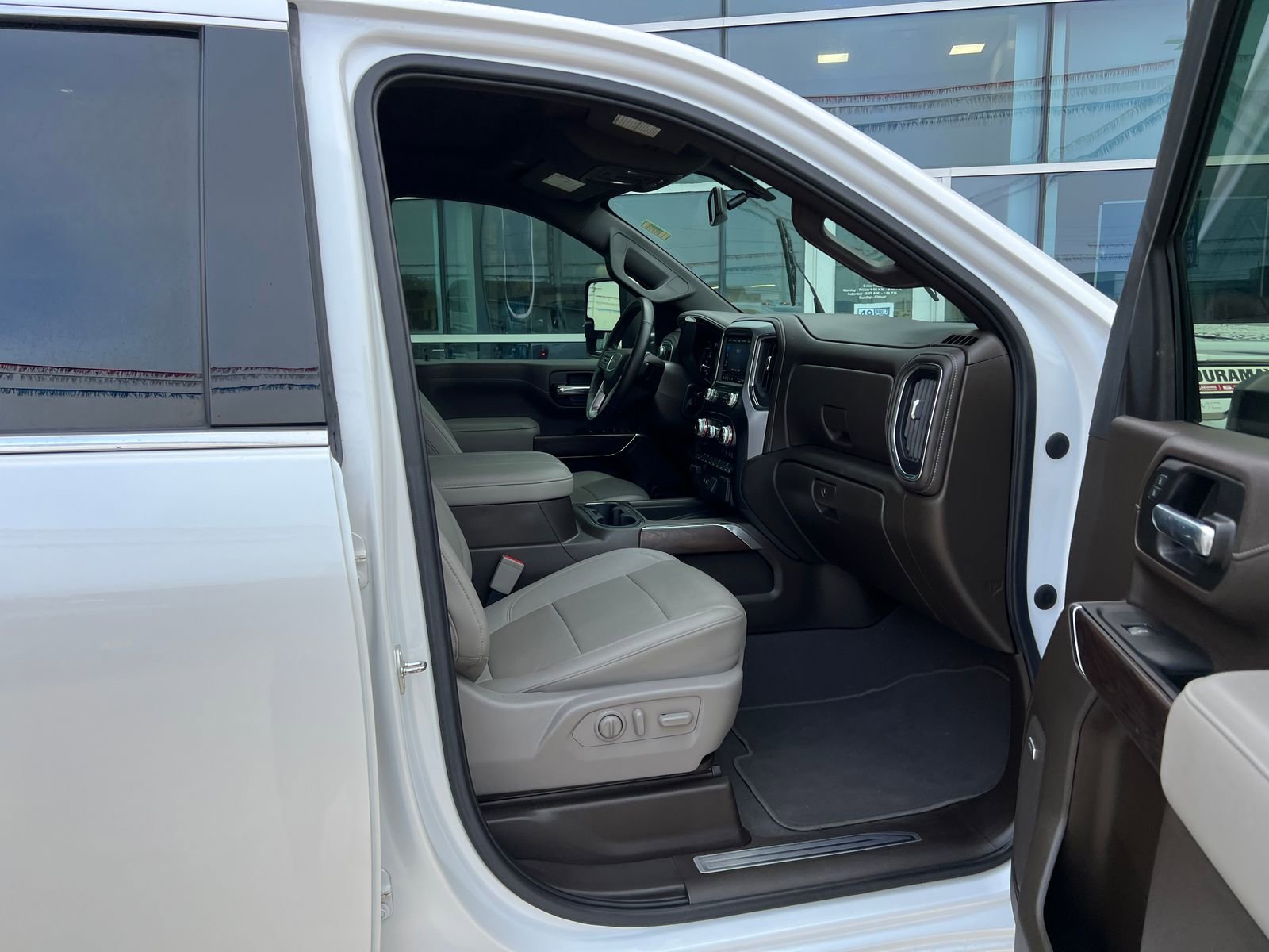 Used 2023 GMC Sierra 2500 SLT w/ SLT Premium Package AWD/4WD image 15