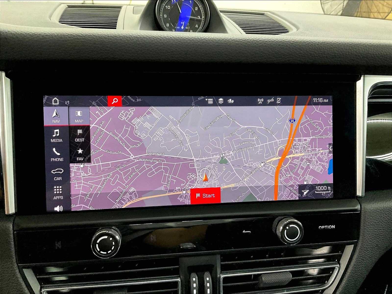 Certified 2023 Porsche Macan AWD/4WD image 37