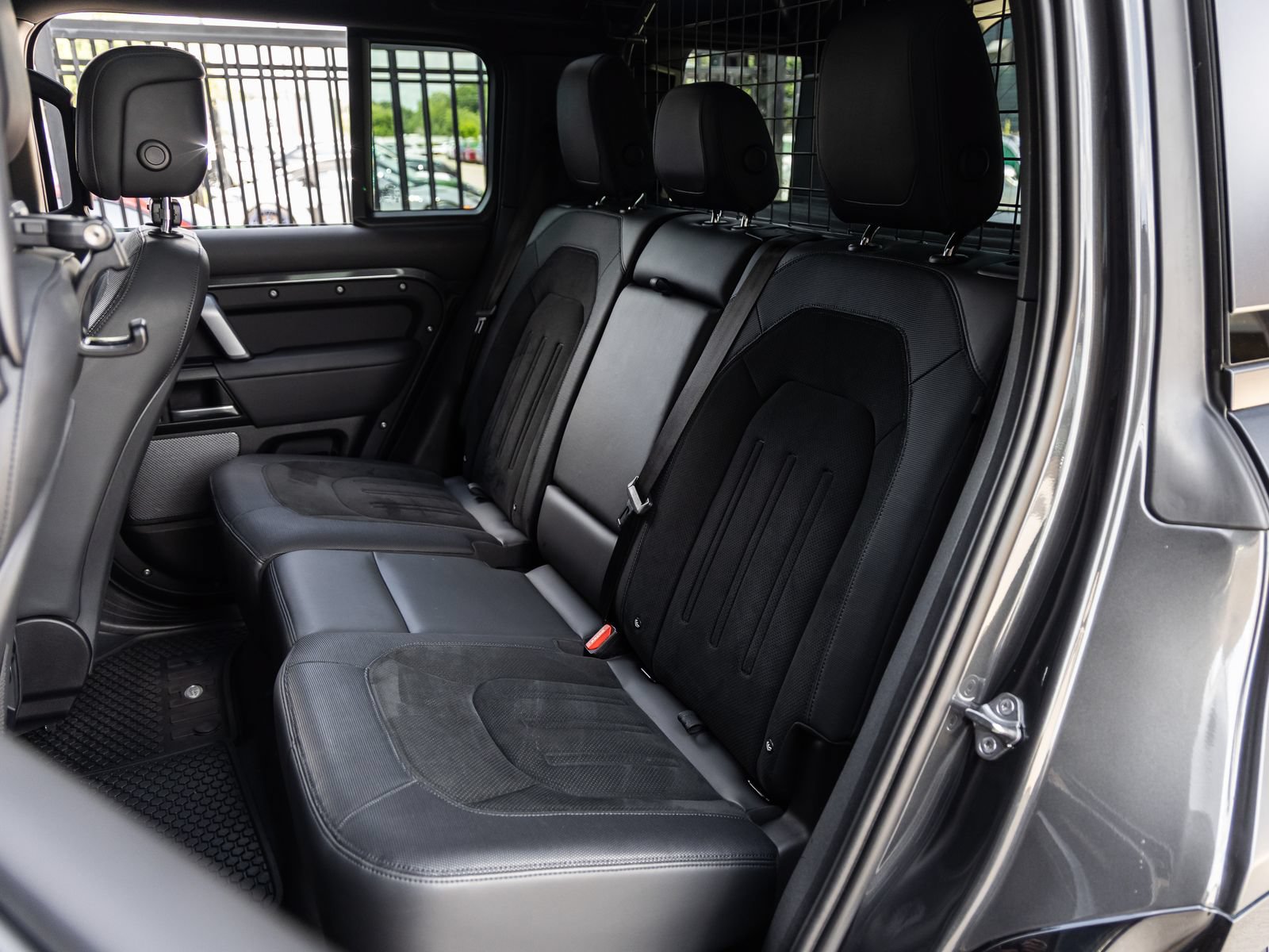 Used 2023 Land Rover Defender 110 V8 AWD/4WD image 31