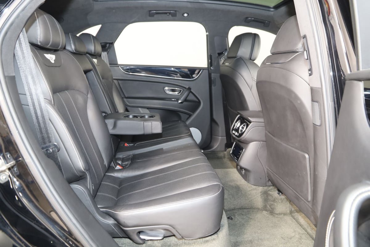 Used 2018 Bentley Bentayga AWD/4WD image 17