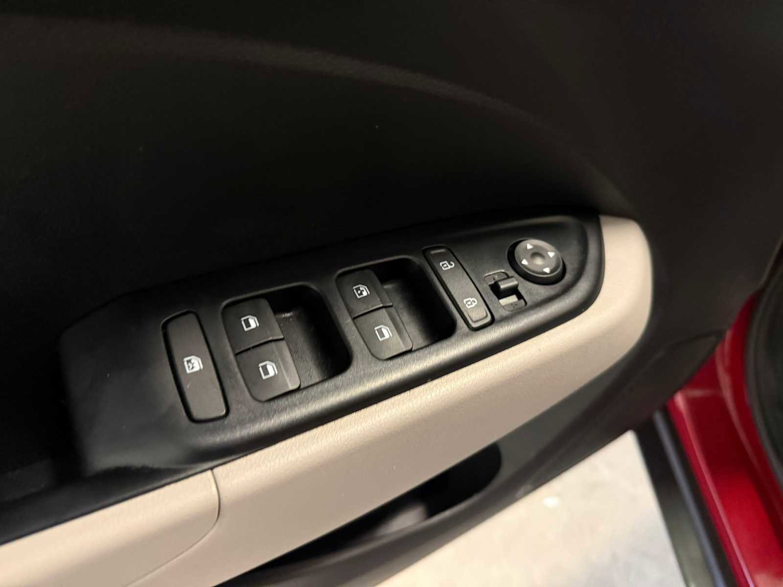 Used 2023 Hyundai Venue SEL FWD image 21