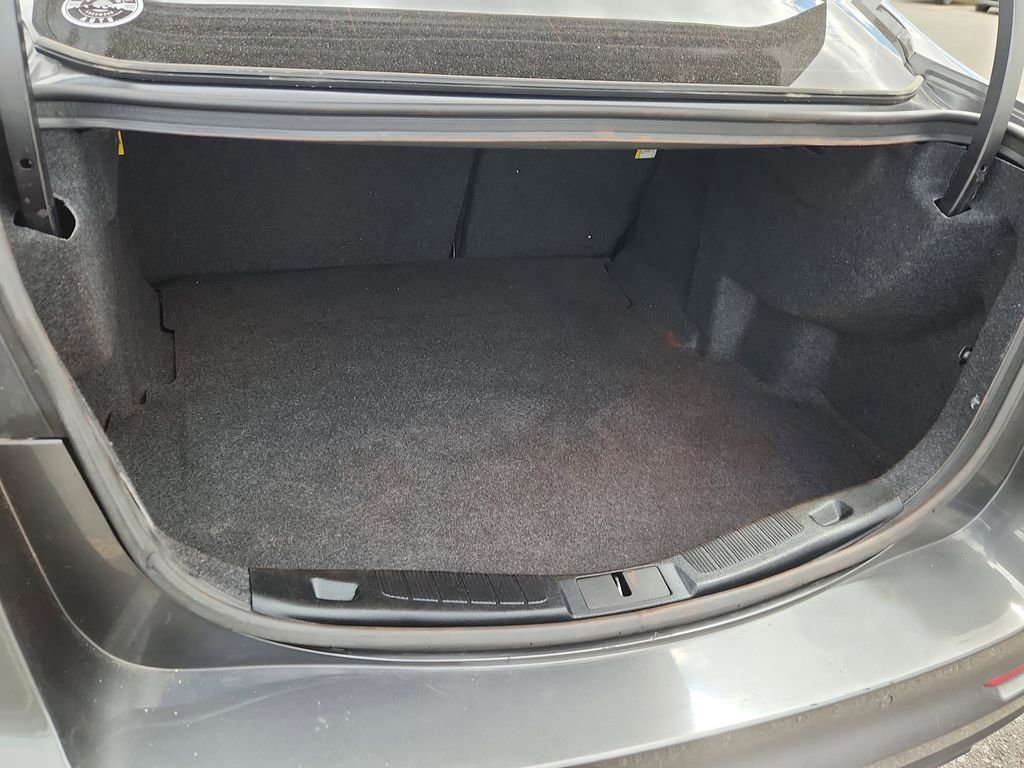 Used 2020 Ford Fusion SE FWD image 12