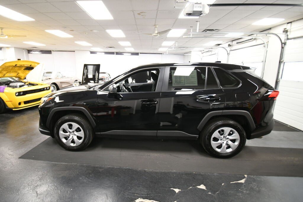 Certified 2025 Toyota RAV4 LE AWD/4WD image 4