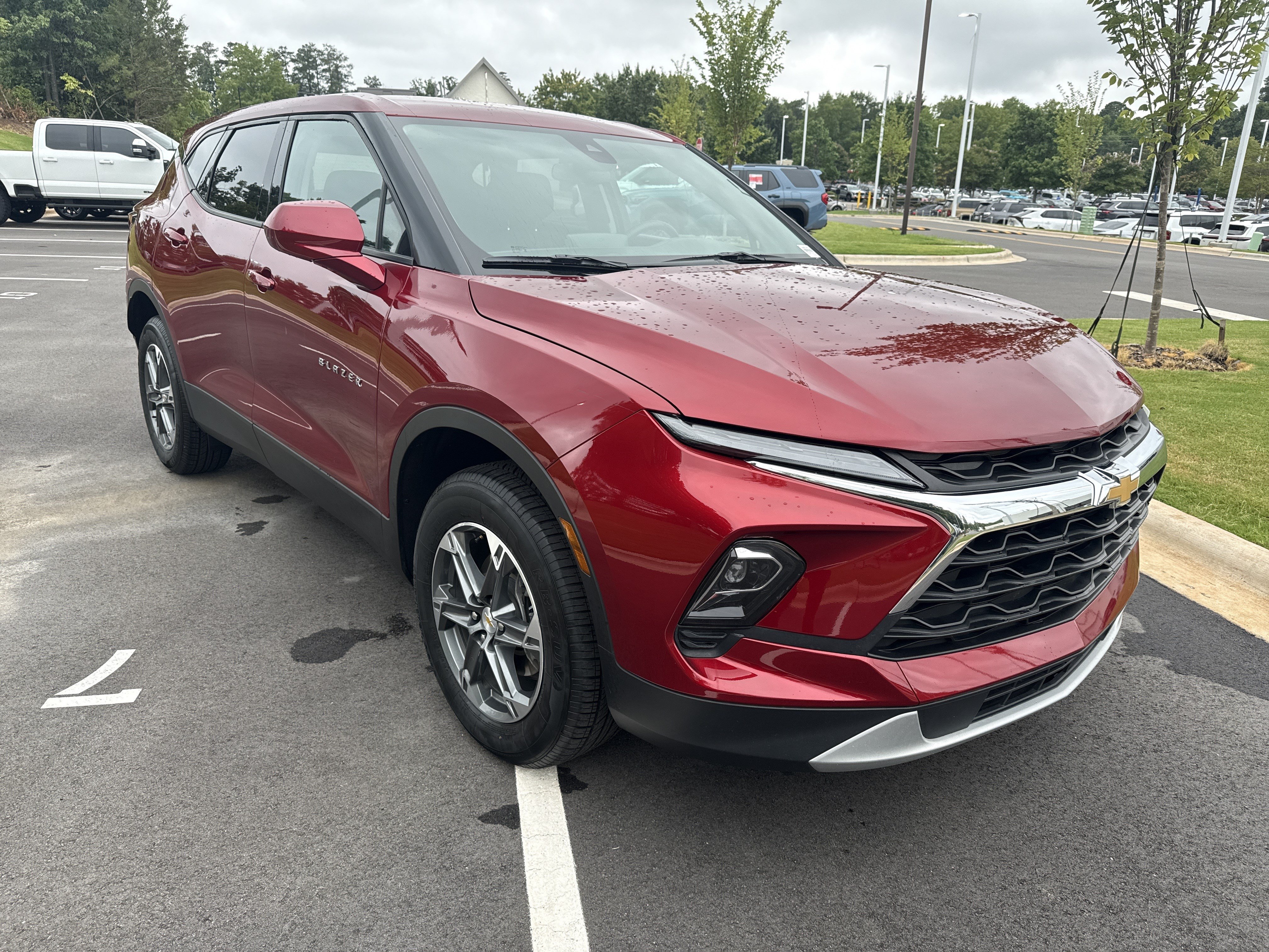 Used 2025 Chevrolet Blazer LT AWD/4WD image 2