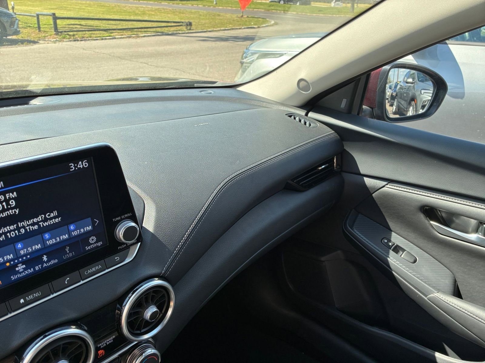 Used 2025 Nissan Sentra SV FWD image 33