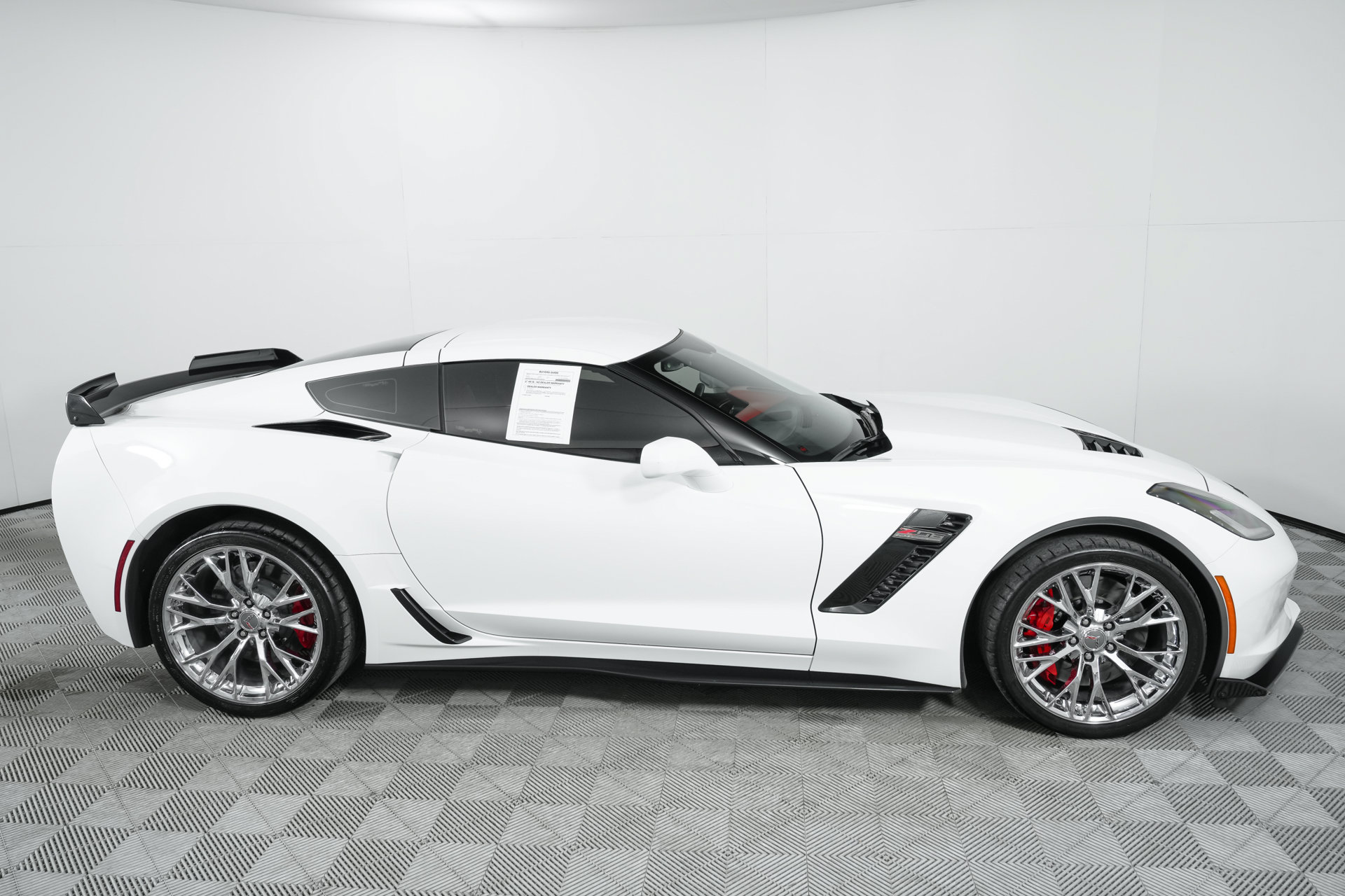 Used 2015 Chevrolet Corvette Z06 w/ 3LZ Preferred Equipment Group RWD image 34