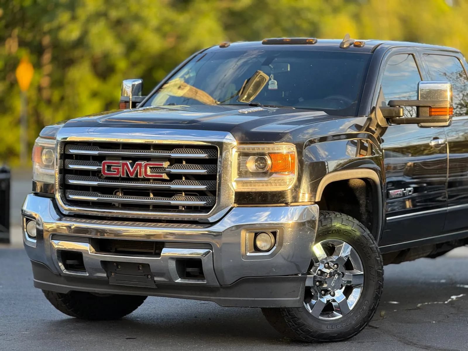 Used 2015 GMC Sierra 2500 SLE w/ All-Terrain HD Package AWD/4WD image 2