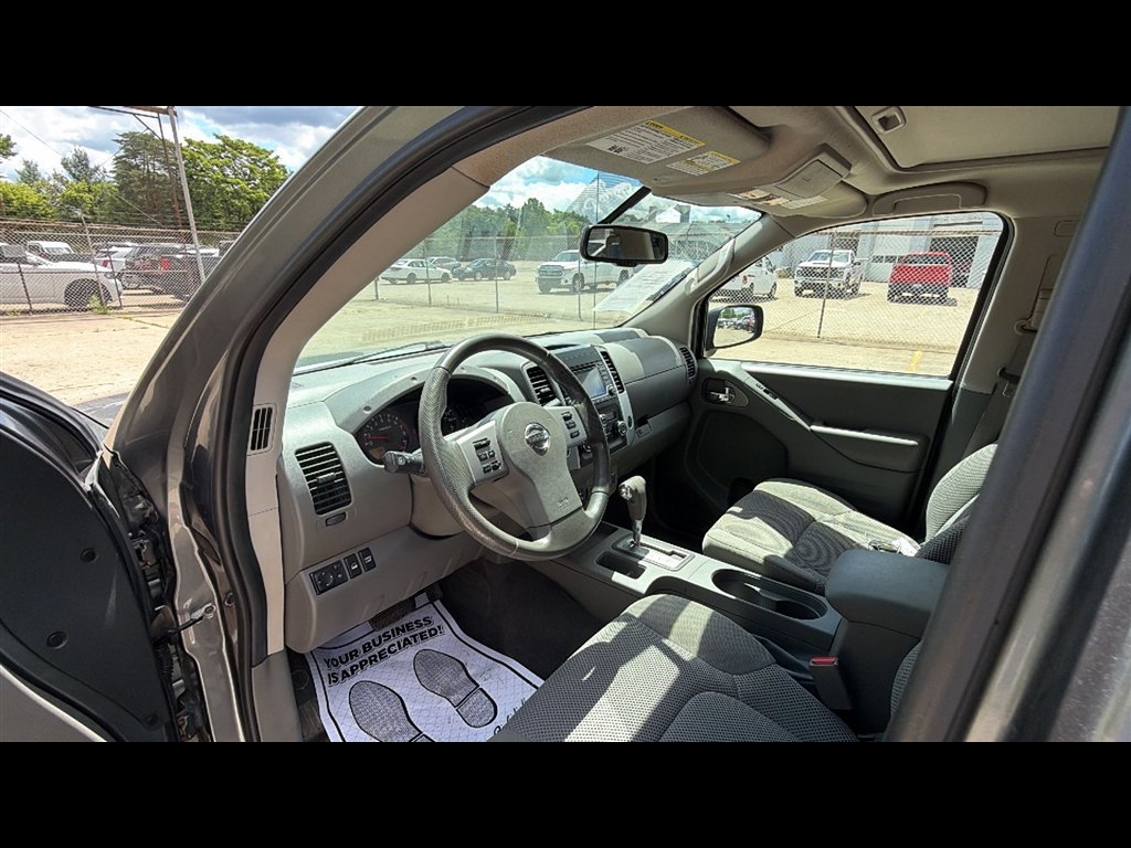 Used 2018 Nissan Frontier SV AWD/4WD image 9