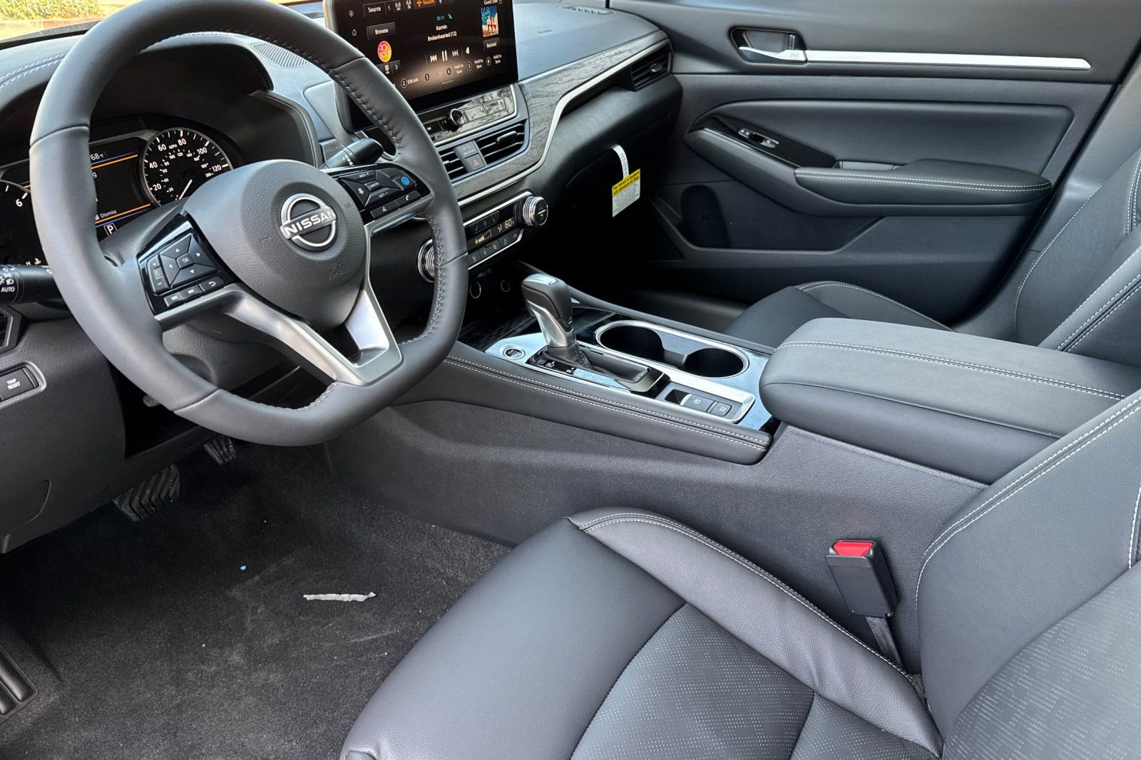 New 2025 Nissan Altima 2.5 SL image 7