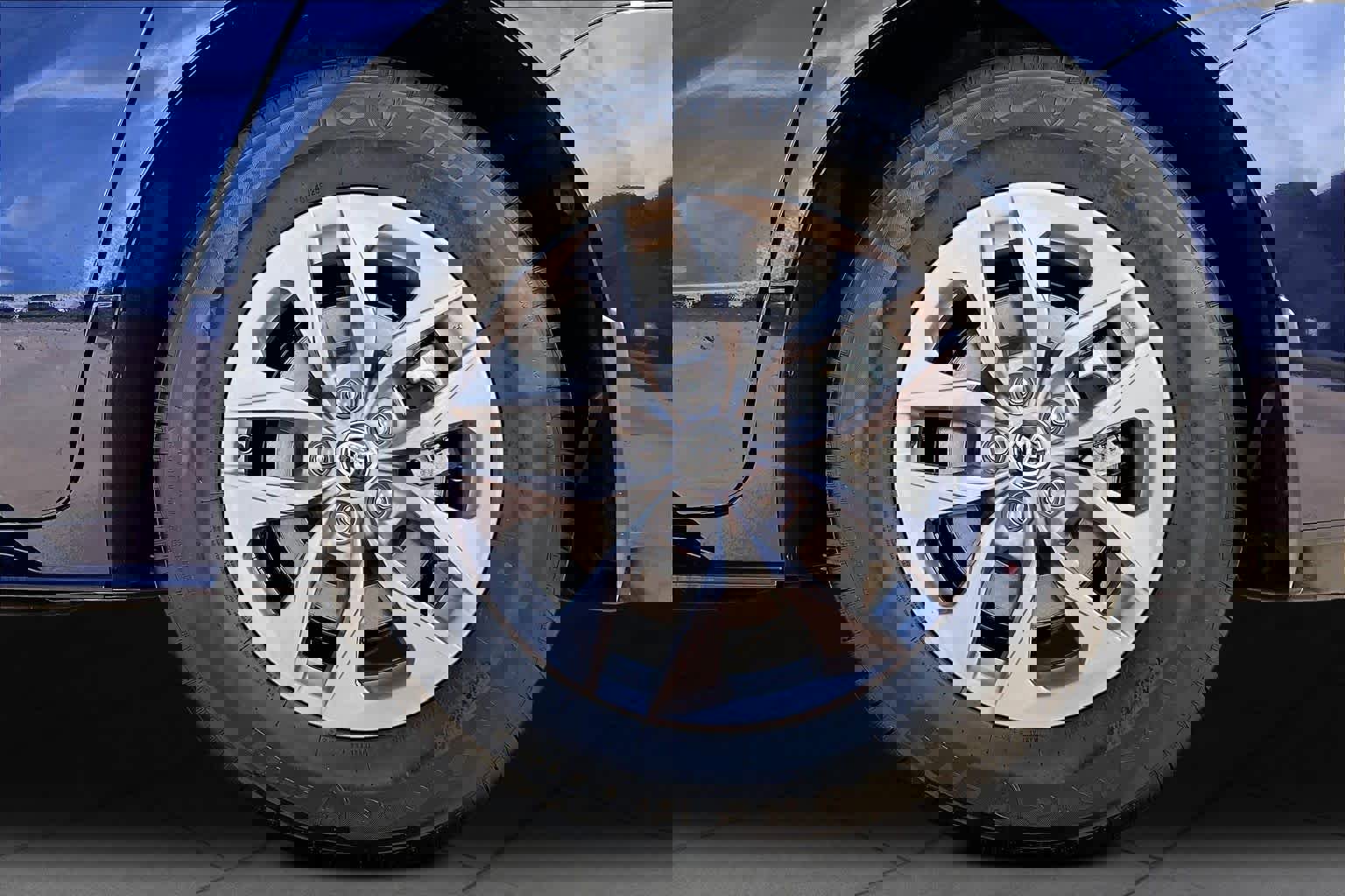 Used 2026 Toyota Sienna XLE image 11