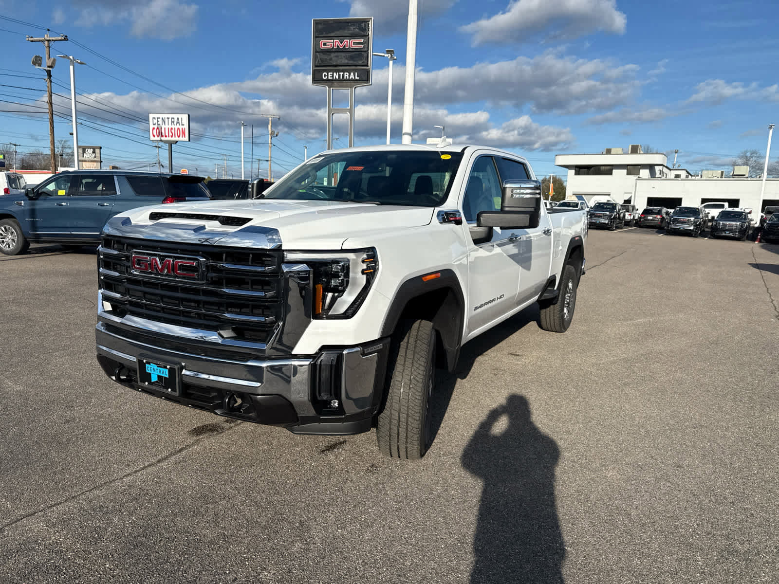 New 2026 GMC Sierra 2500 SLT image 3