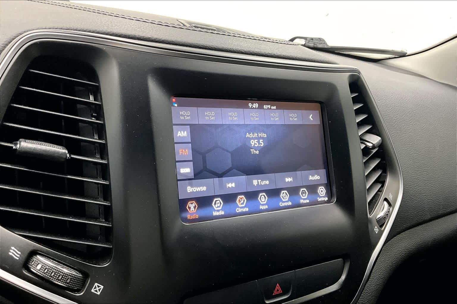 Used 2019 Jeep Cherokee Latitude w/ Cold Weather Group AWD/4WD image 31