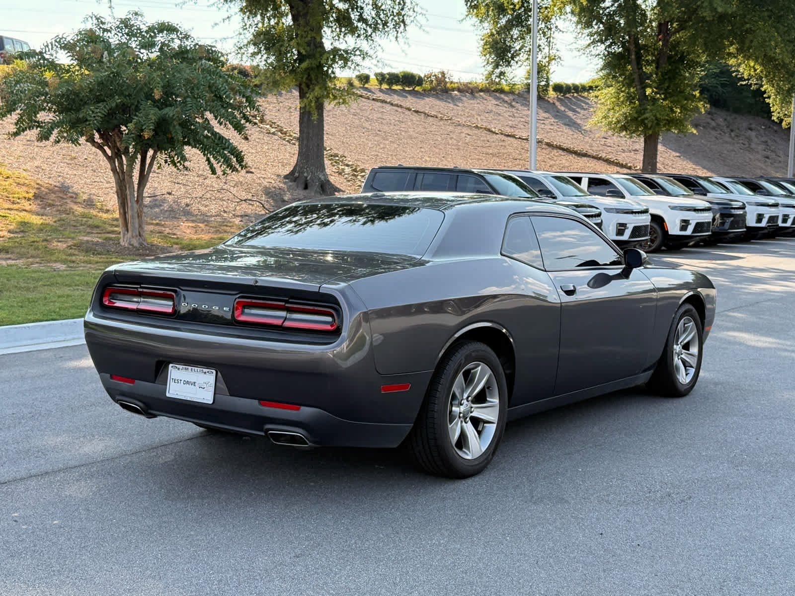 Used 2015 Dodge Challenger SXT RWD image 5