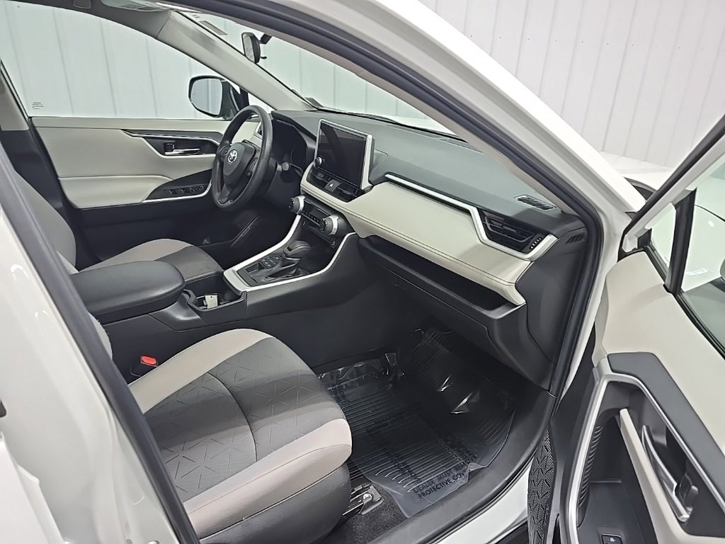 Used 2023 Toyota RAV4 XLE image 16