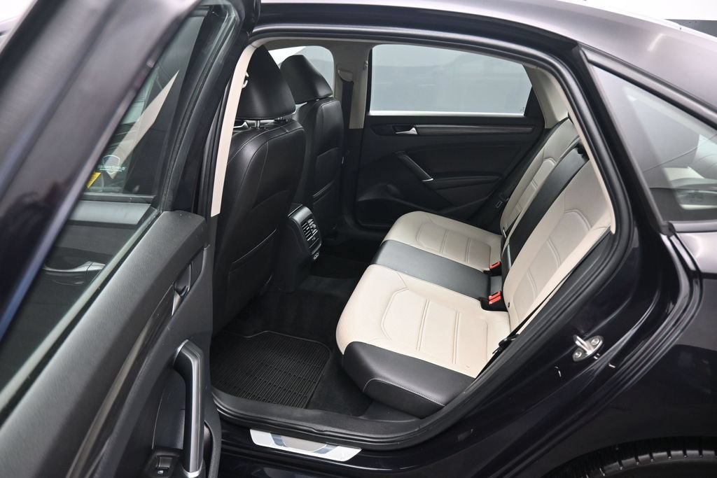 Used 2020 Volkswagen Passat 2.0T R-Line FWD image 34