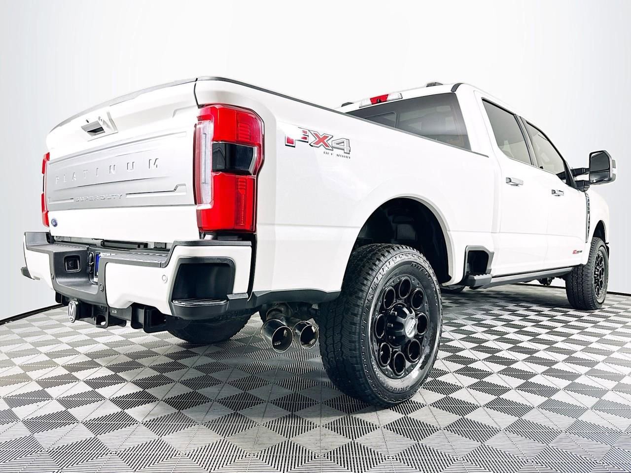 Used 2024 Ford F350 Platinum AWD/4WD image 8