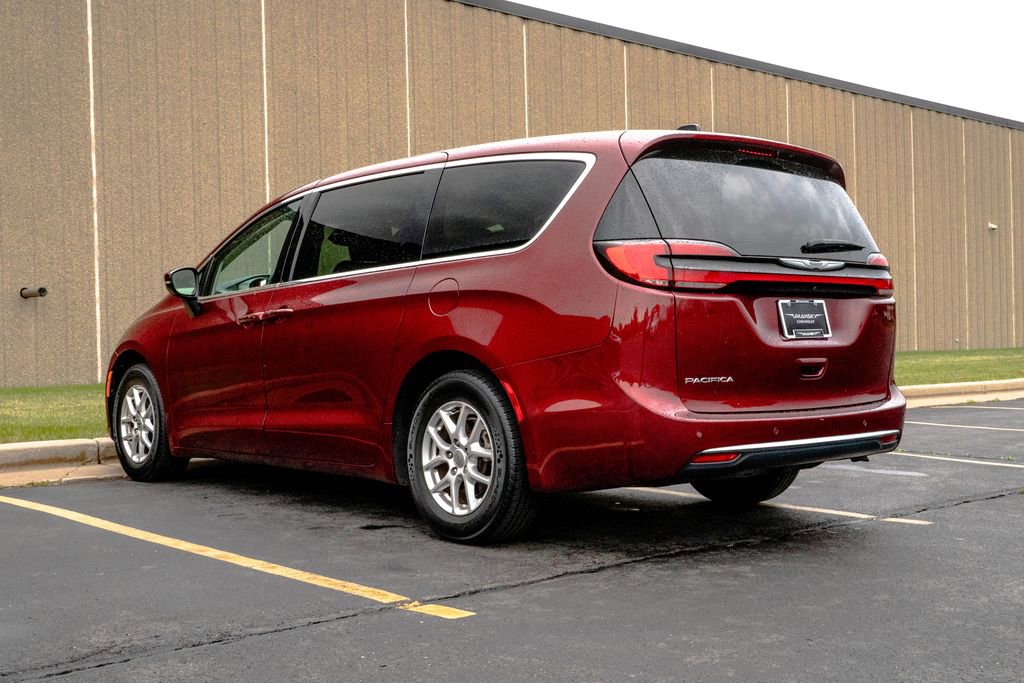 Used 2023 Chrysler Pacifica Touring-L FWD image 7
