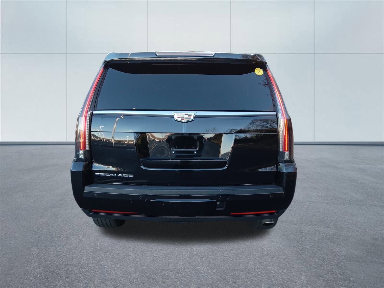 Used 2020 Cadillac Escalade Luxury w/ LPO, Radiant Package image 4