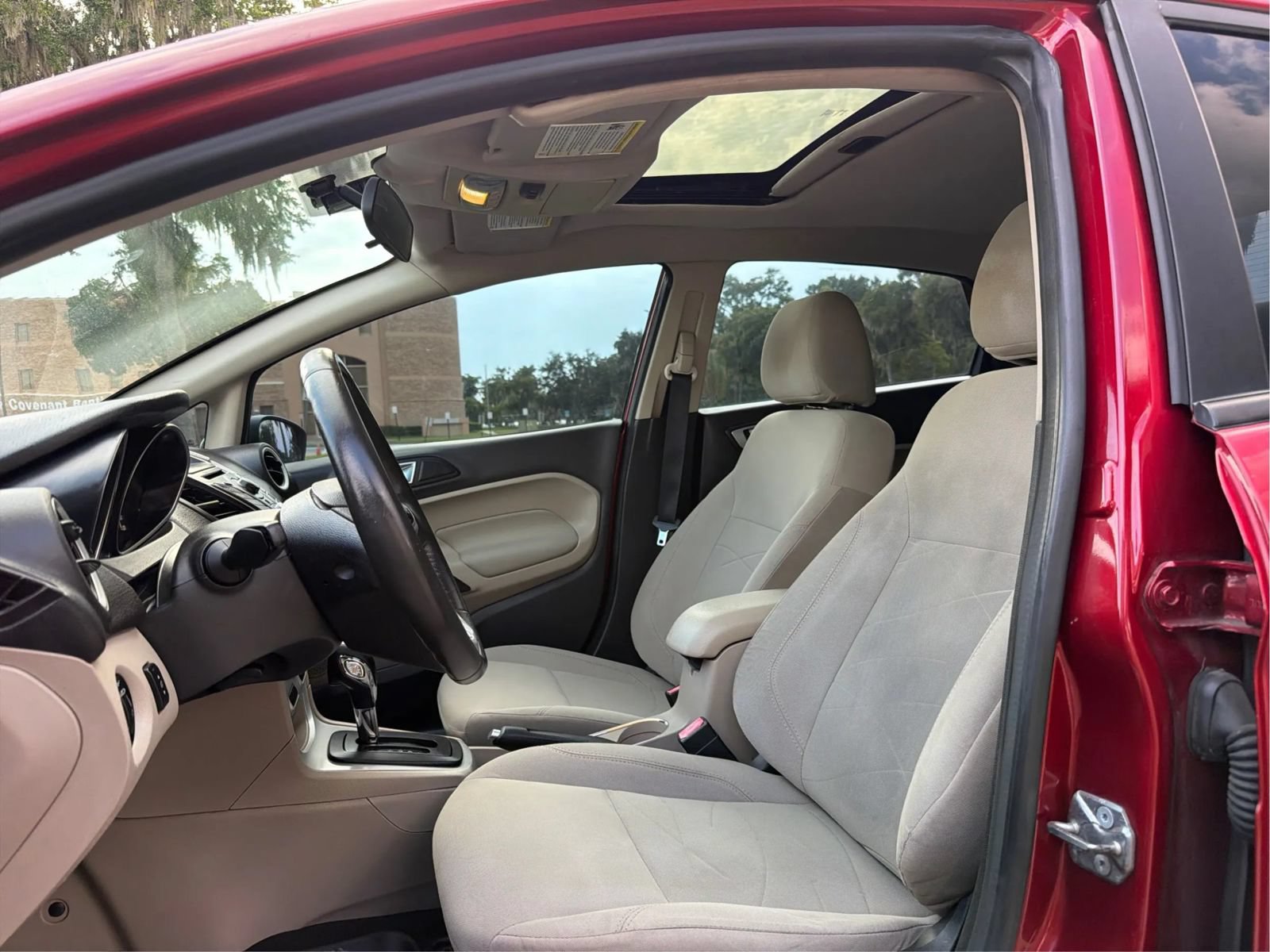 Used 2015 Ford Fiesta SE FWD image 16