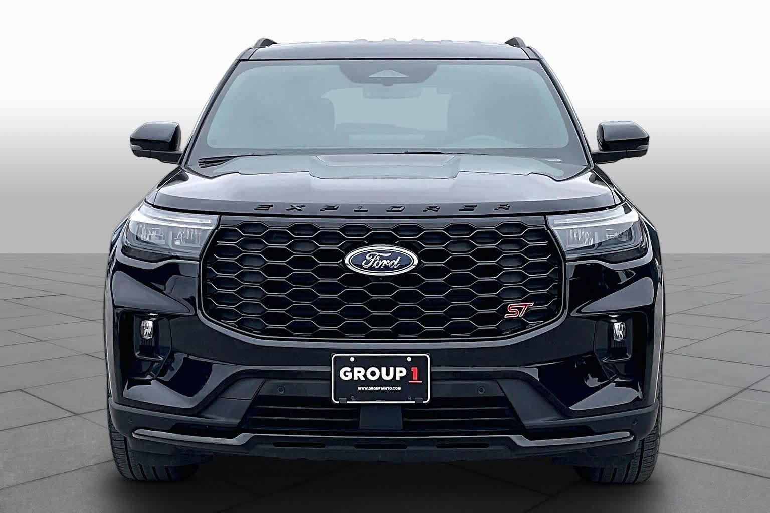 Used 2025 Ford Explorer ST AWD/4WD image 4