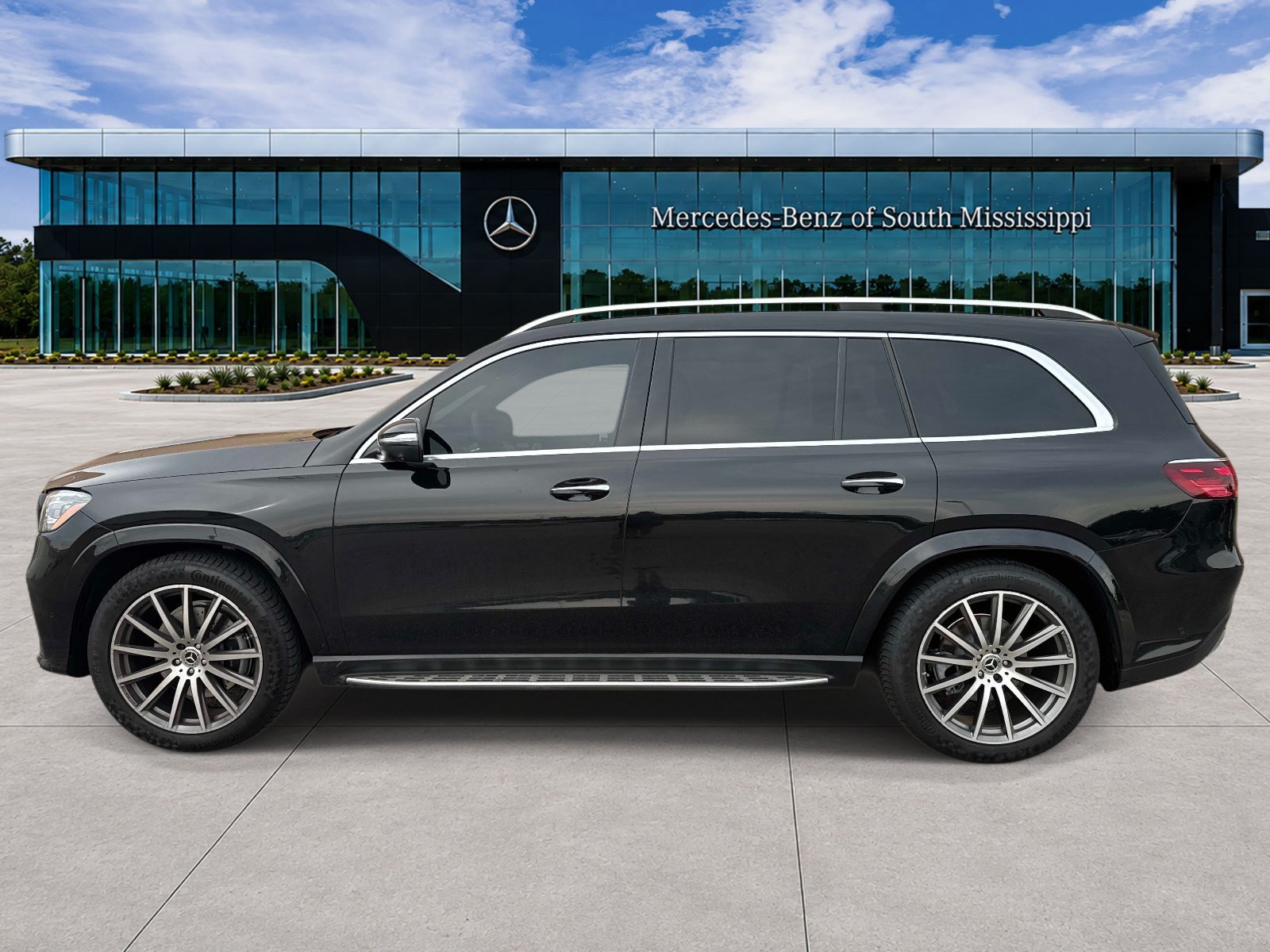 Used 2025 Mercedes-Benz GLS 580 4MATIC image 9