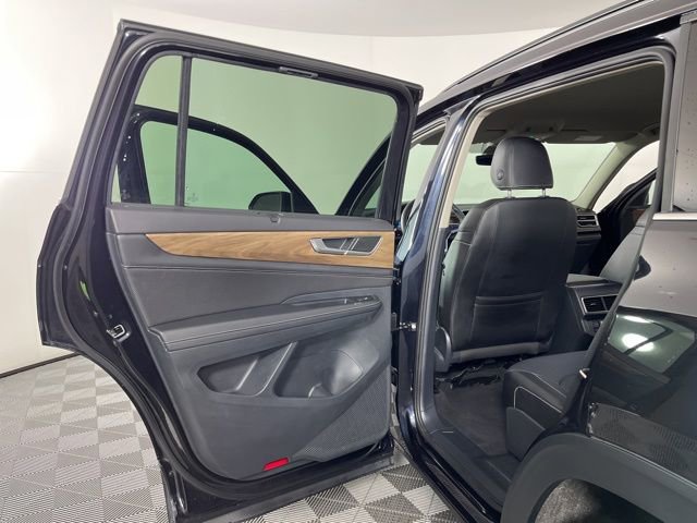 Used 2024 Volkswagen Atlas SE w/ Black Wheel Package image 42