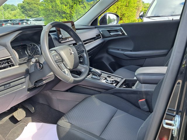 Used 2024 Mitsubishi Outlander ES AWD/4WD image 21