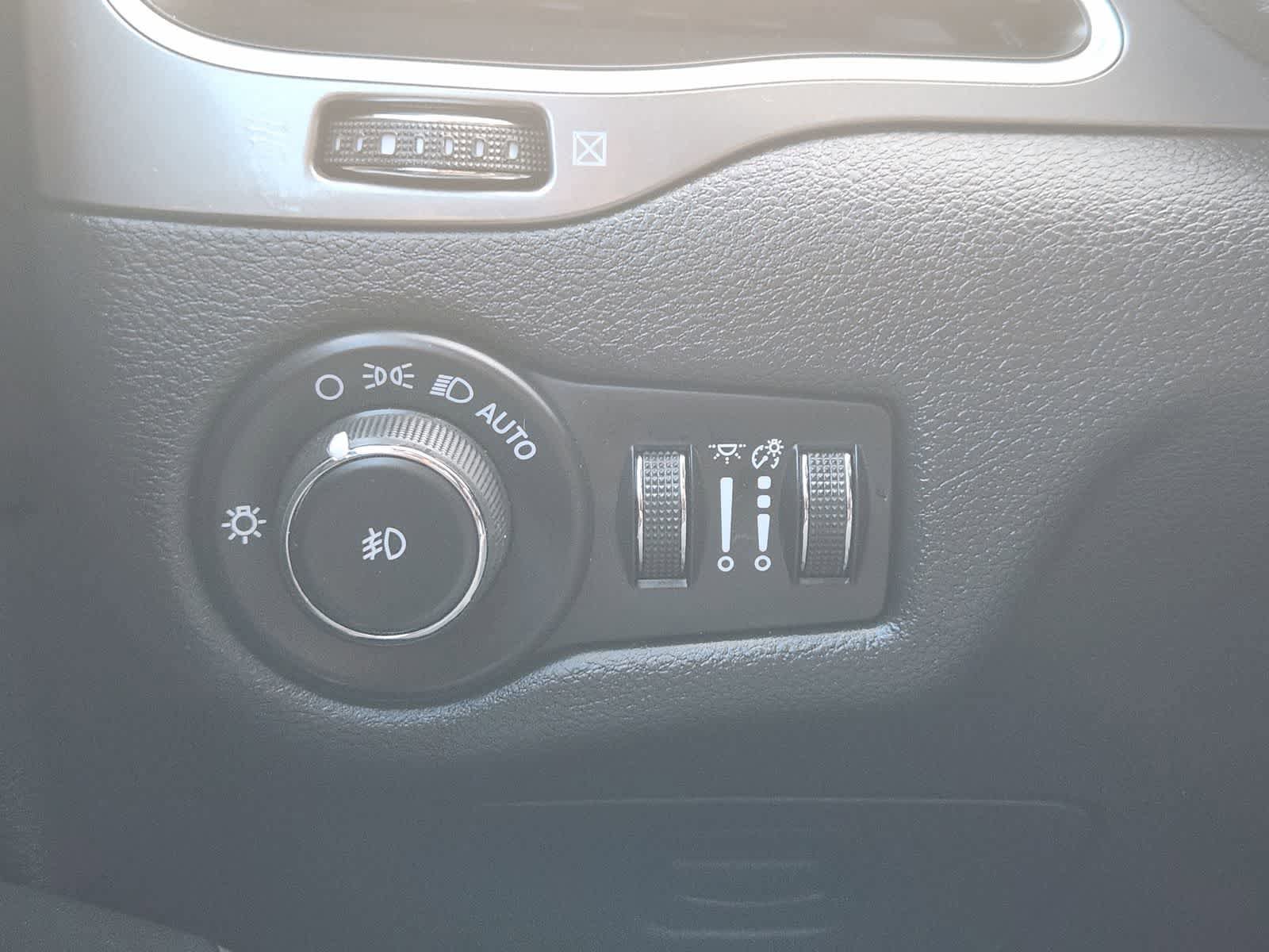 Used 2019 Jeep Cherokee Latitude Plus image 21