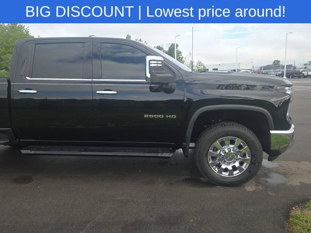 Used 2025 Chevrolet Silverado 2500 LTZ w/ LTZ Plus Package AWD/4WD image 5