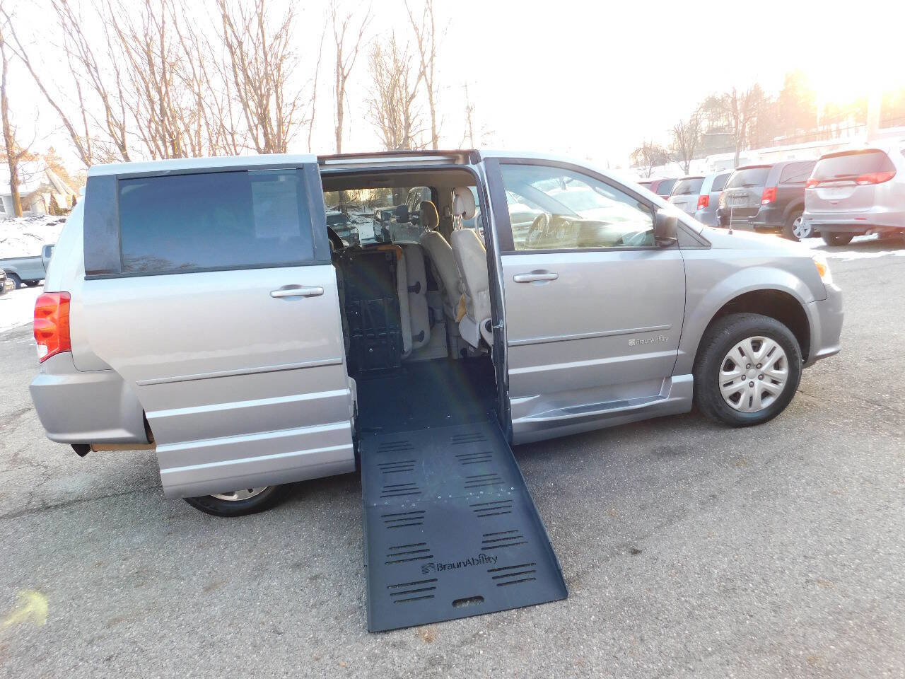 Used 2017 Dodge Grand Caravan SE w/ Power Window Group image 2