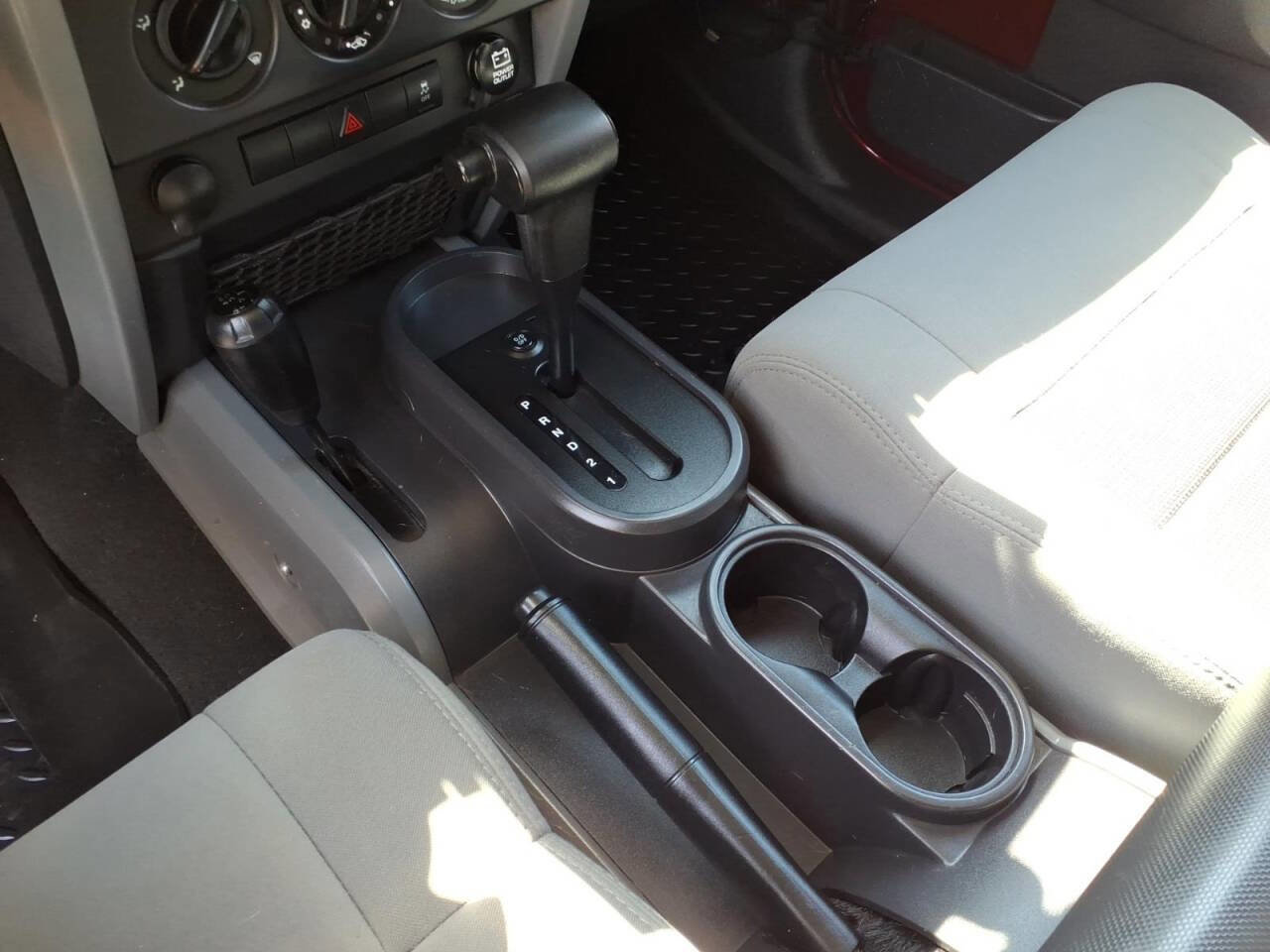 Used 2010 Jeep Wrangler Unlimited Sahara w/ Dual Top Group AWD/4WD image 19