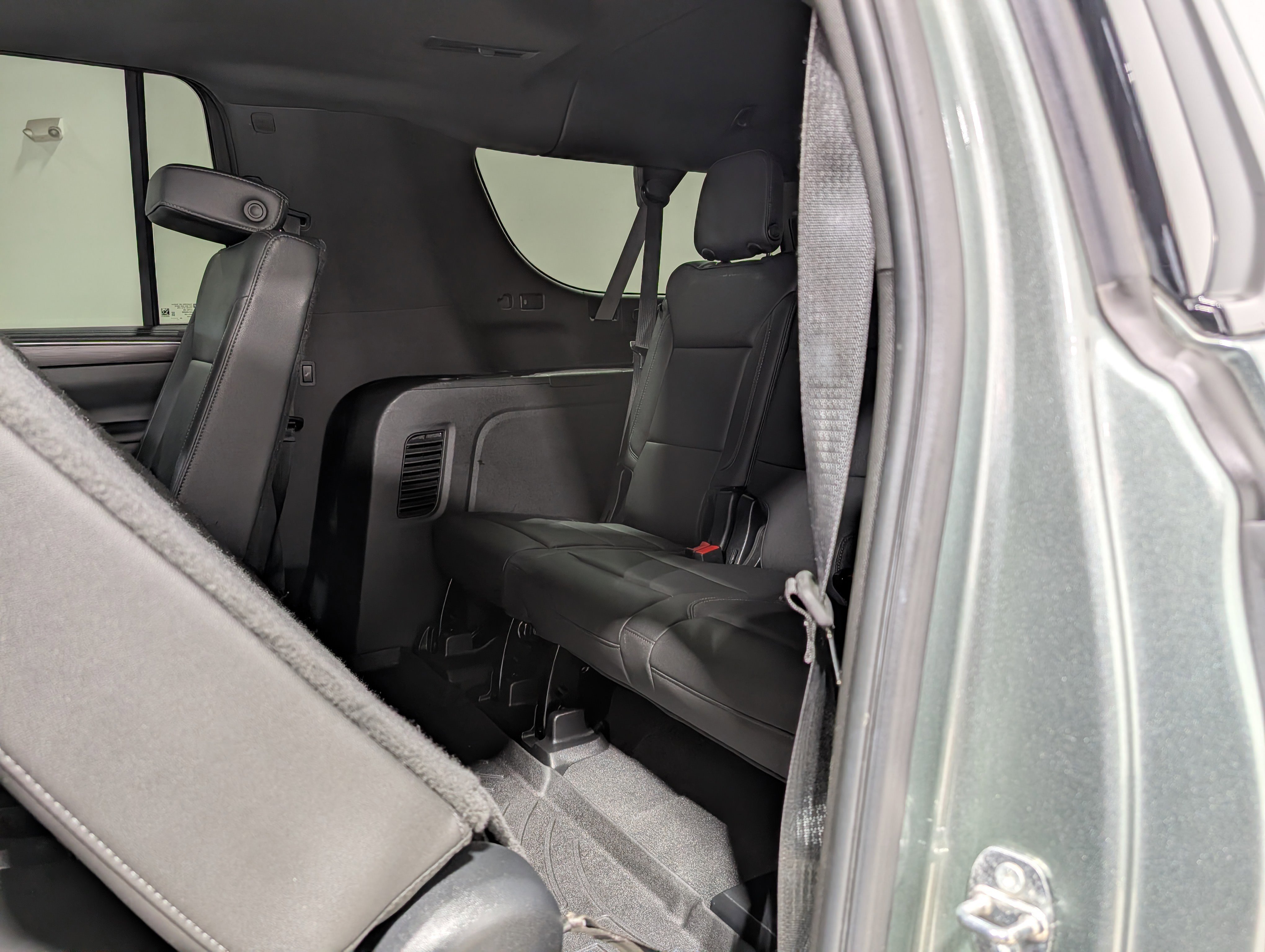 Used 2023 Chevrolet Suburban Z71 w/ Luxury Package image 18