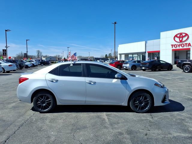 Used 2019 Toyota Corolla SE w/ SE Premium Package image 2