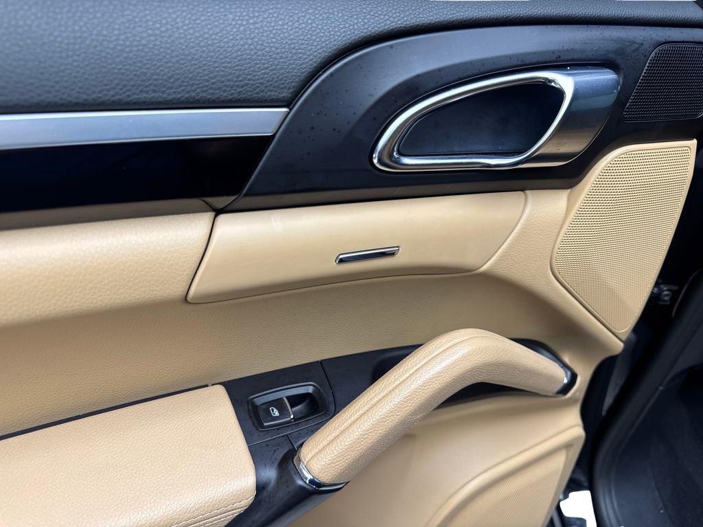 Used 2016 Porsche Cayenne image 37